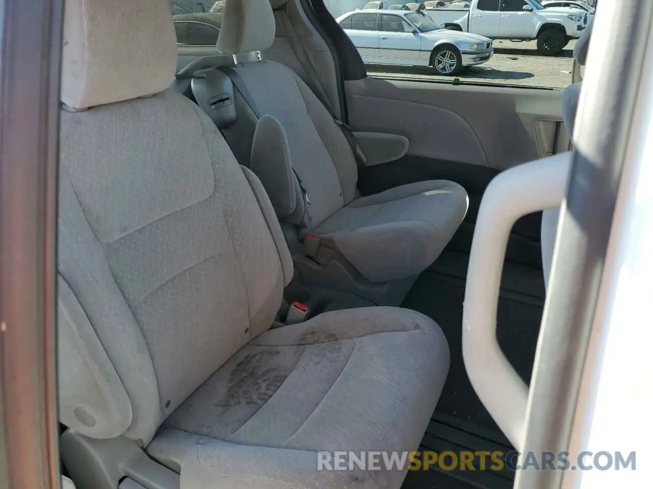 11 Photograph of a damaged car 5TDKZ3DC4KS004072 TOYOTA All Models 2019