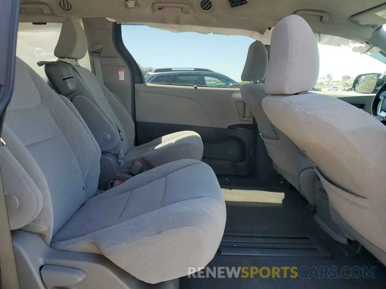 11 Photograph of a damaged car 5TDKZ3DC7KS968584 TOYOTA All Models 2019