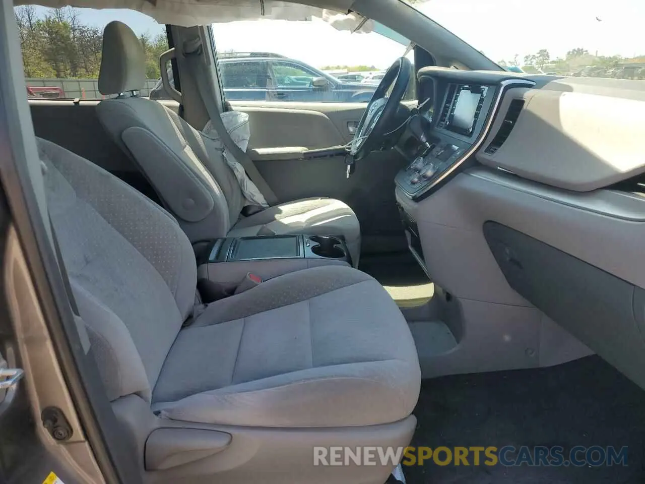 7 Photograph of a damaged car 5TDKZ3DC7KS968584 TOYOTA All Models 2019
