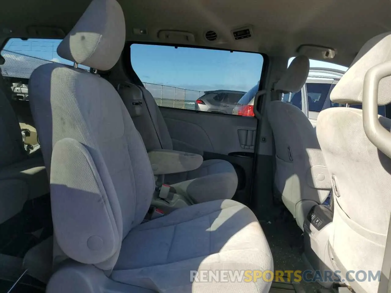 11 Photograph of a damaged car 5TDKZ3DC8KS983174 TOYOTA All Models 2019