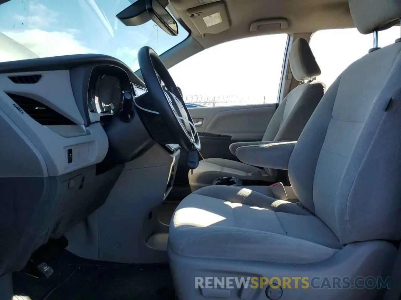 7 Photograph of a damaged car 5TDKZ3DC8KS983174 TOYOTA All Models 2019