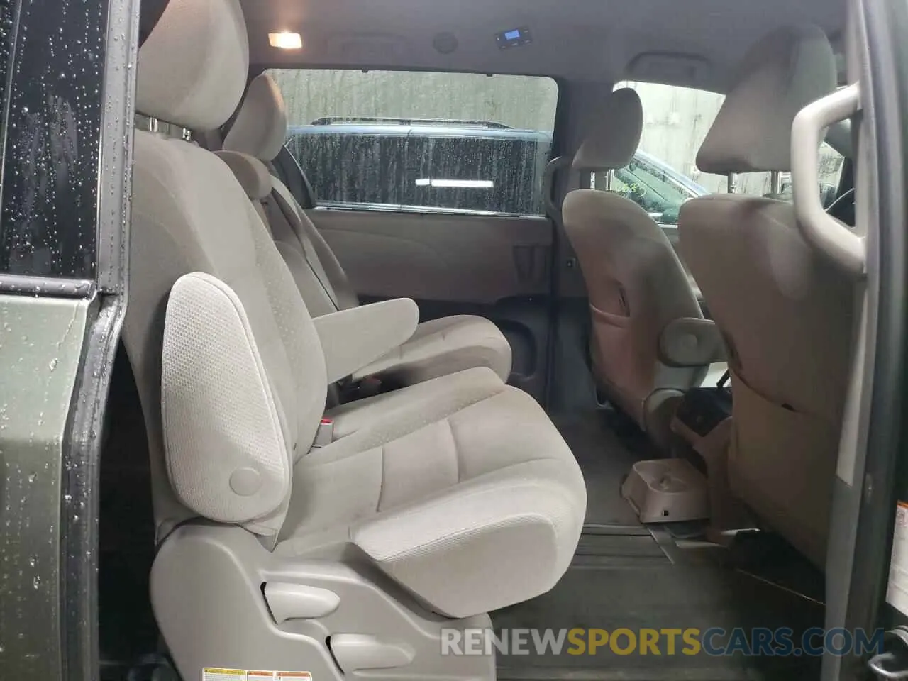 10 Photograph of a damaged car 5TDKZ3DCXKS971821 TOYOTA All Models 2019