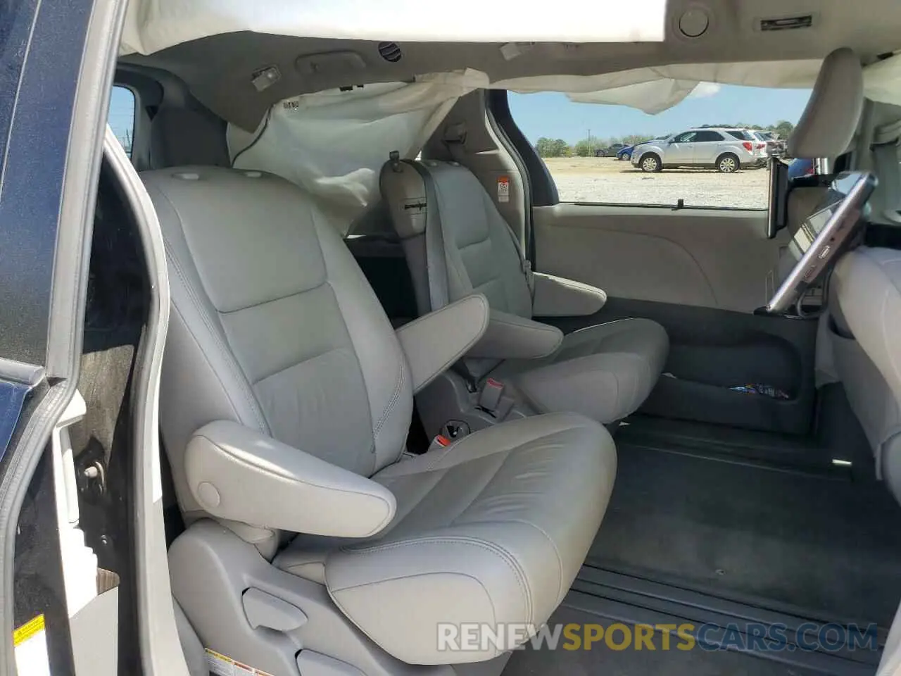 10 Photograph of a damaged car 5TDYZ3DC0KS976455 TOYOTA All Models 2019