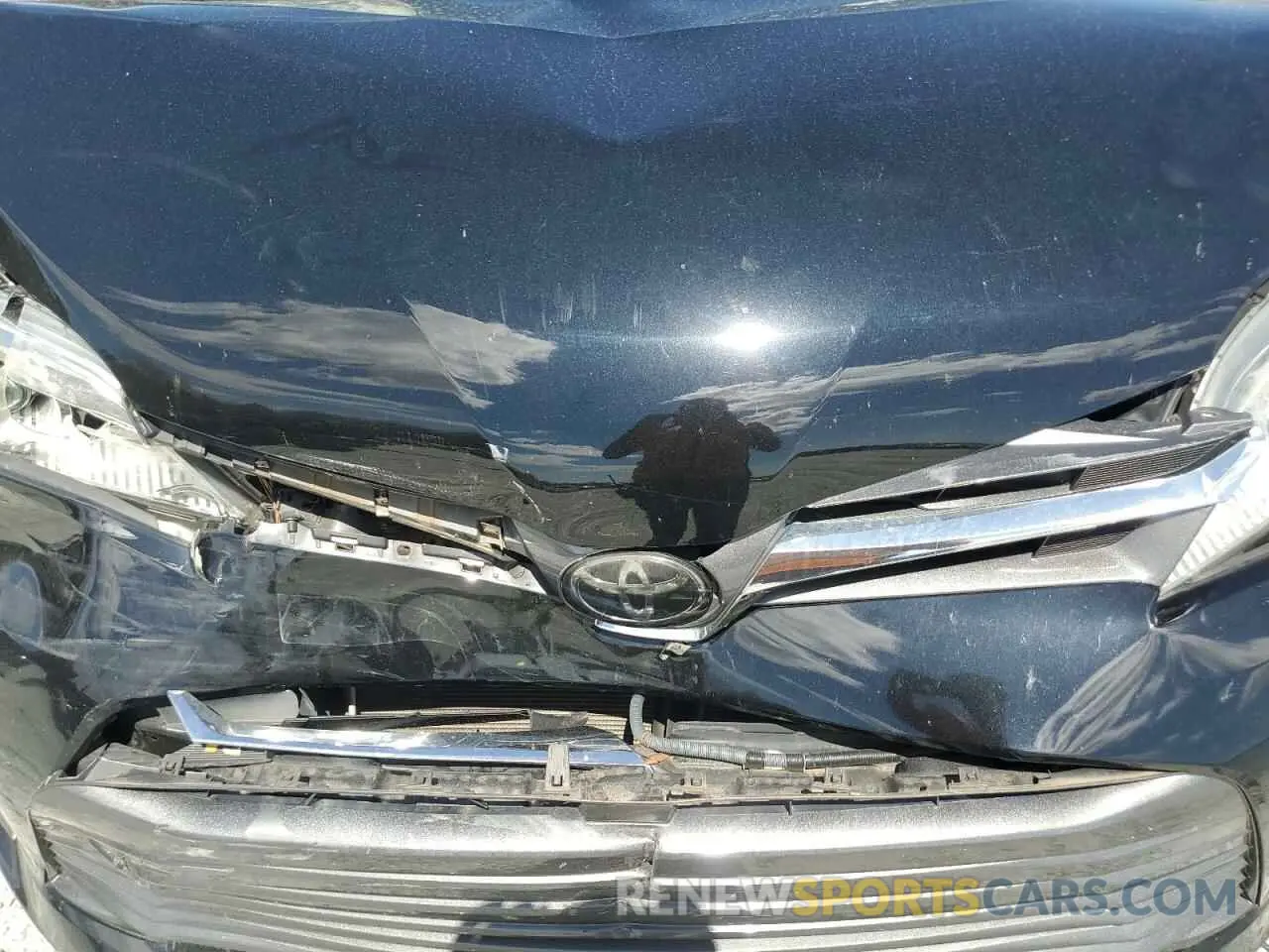 11 Photograph of a damaged car 5TDYZ3DC0KS976455 TOYOTA All Models 2019