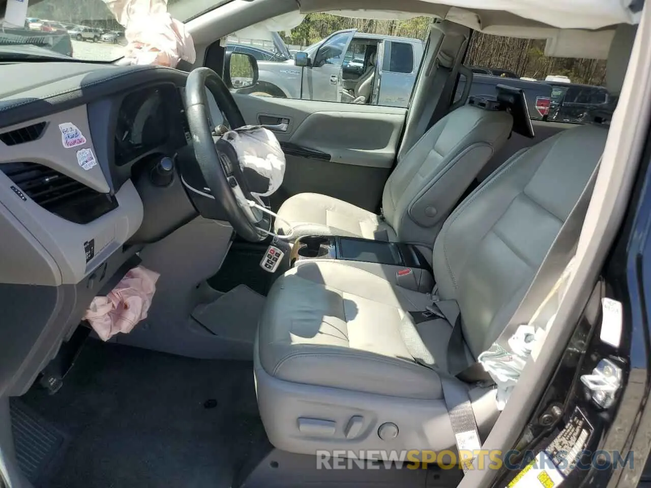 7 Photograph of a damaged car 5TDYZ3DC0KS976455 TOYOTA All Models 2019