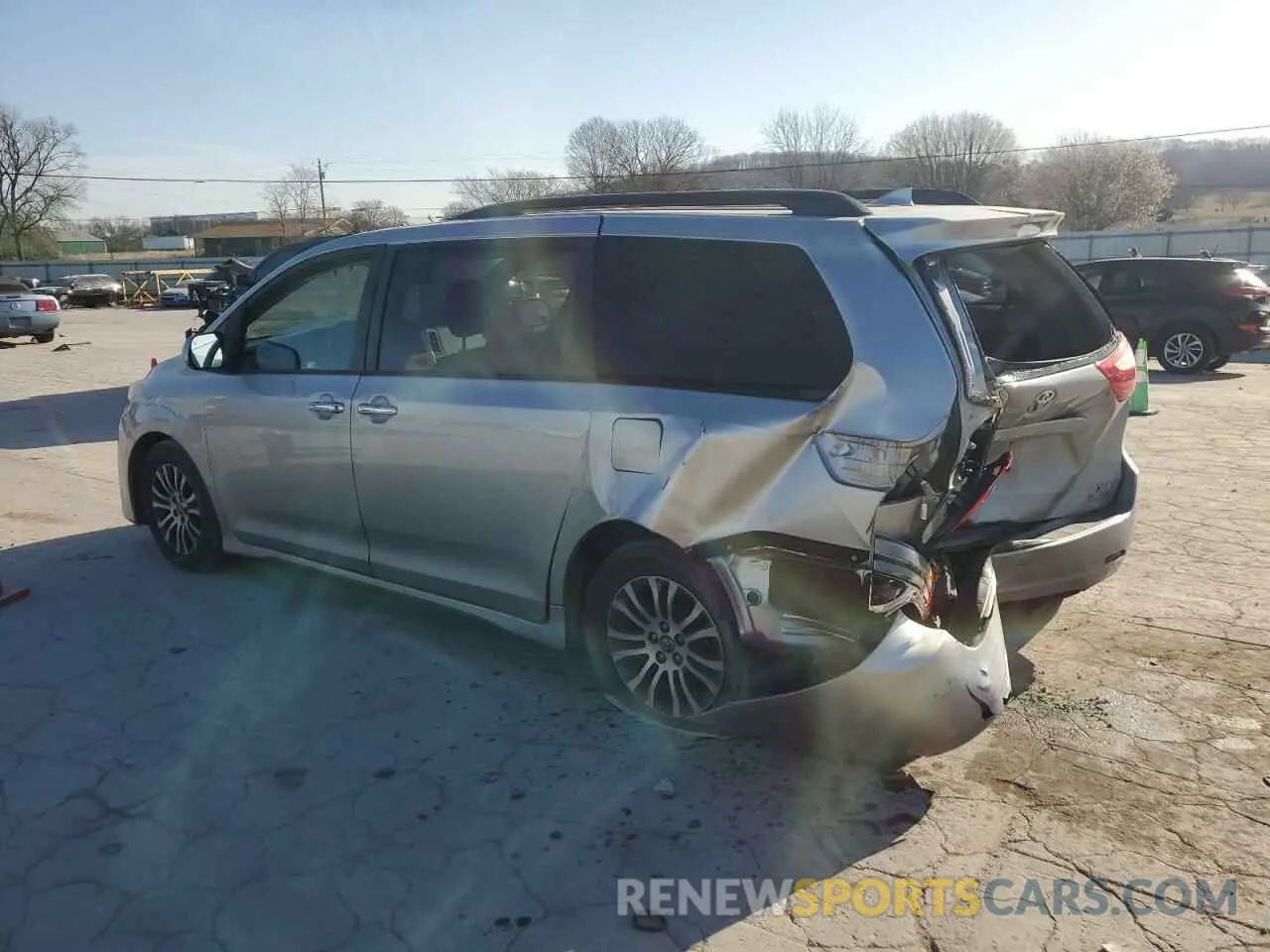 2 Photograph of a damaged car 5TDYZ3DC0KS992557 TOYOTA All Models 2019