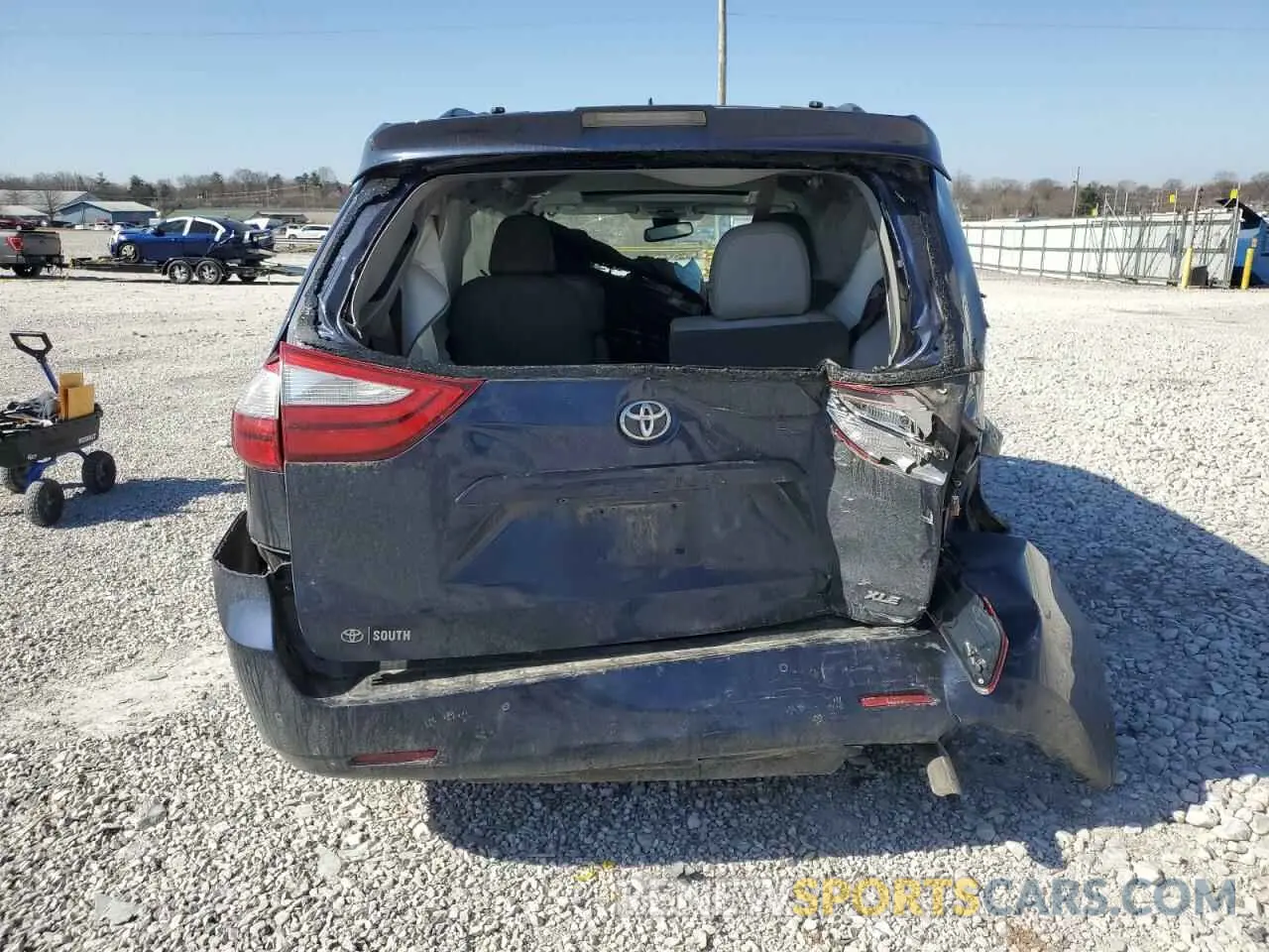 6 Photograph of a damaged car 5TDYZ3DC0KS995846 TOYOTA All Models 2019