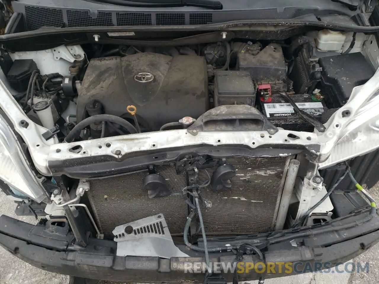 13 Photograph of a damaged car 5TDYZ3DC1KS002337 TOYOTA All Models 2019