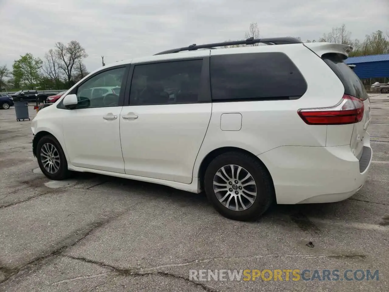 2 Photograph of a damaged car 5TDYZ3DC1KS002337 TOYOTA All Models 2019
