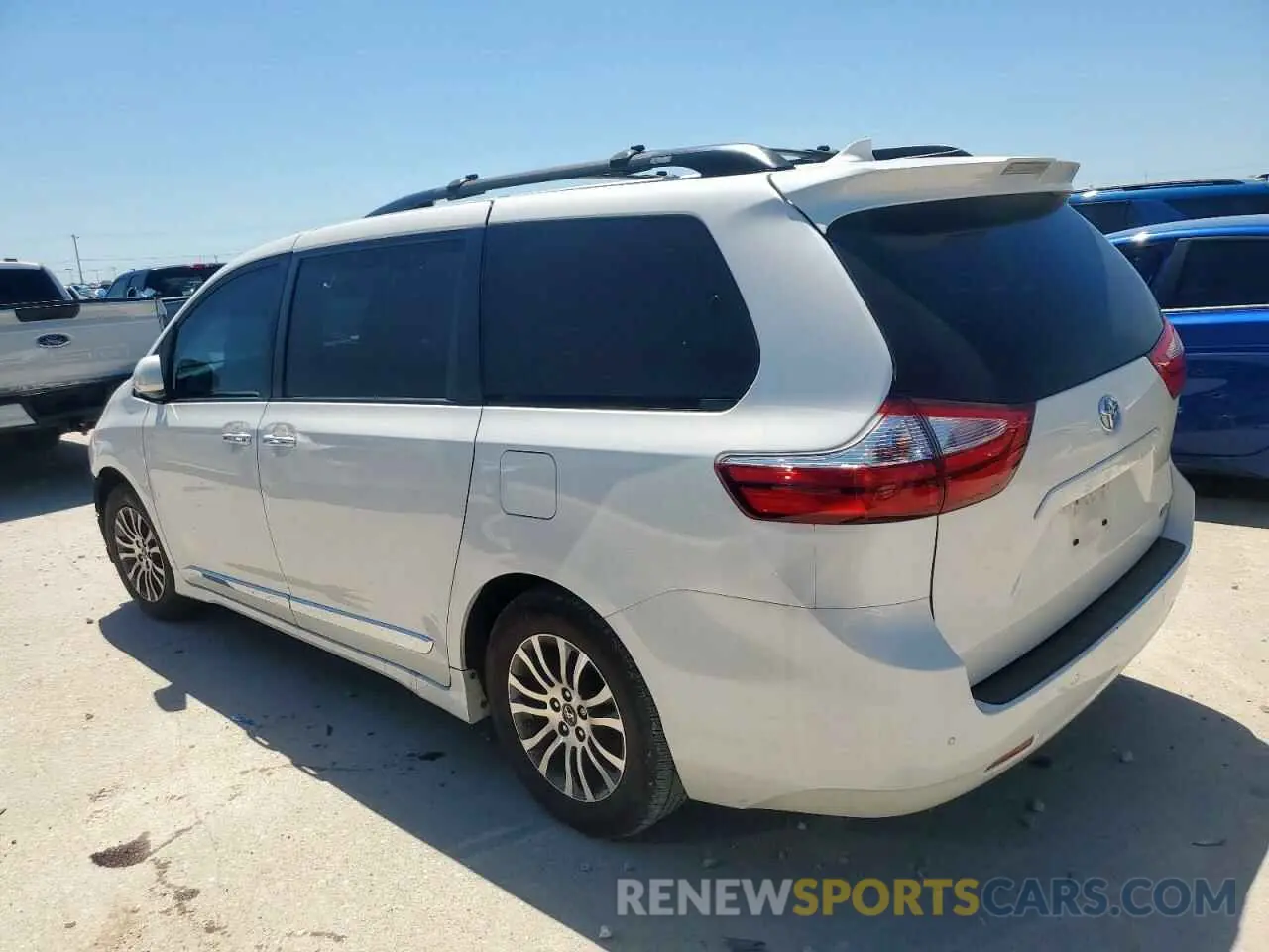 2 Photograph of a damaged car 5TDYZ3DC1KS003150 TOYOTA All Models 2019