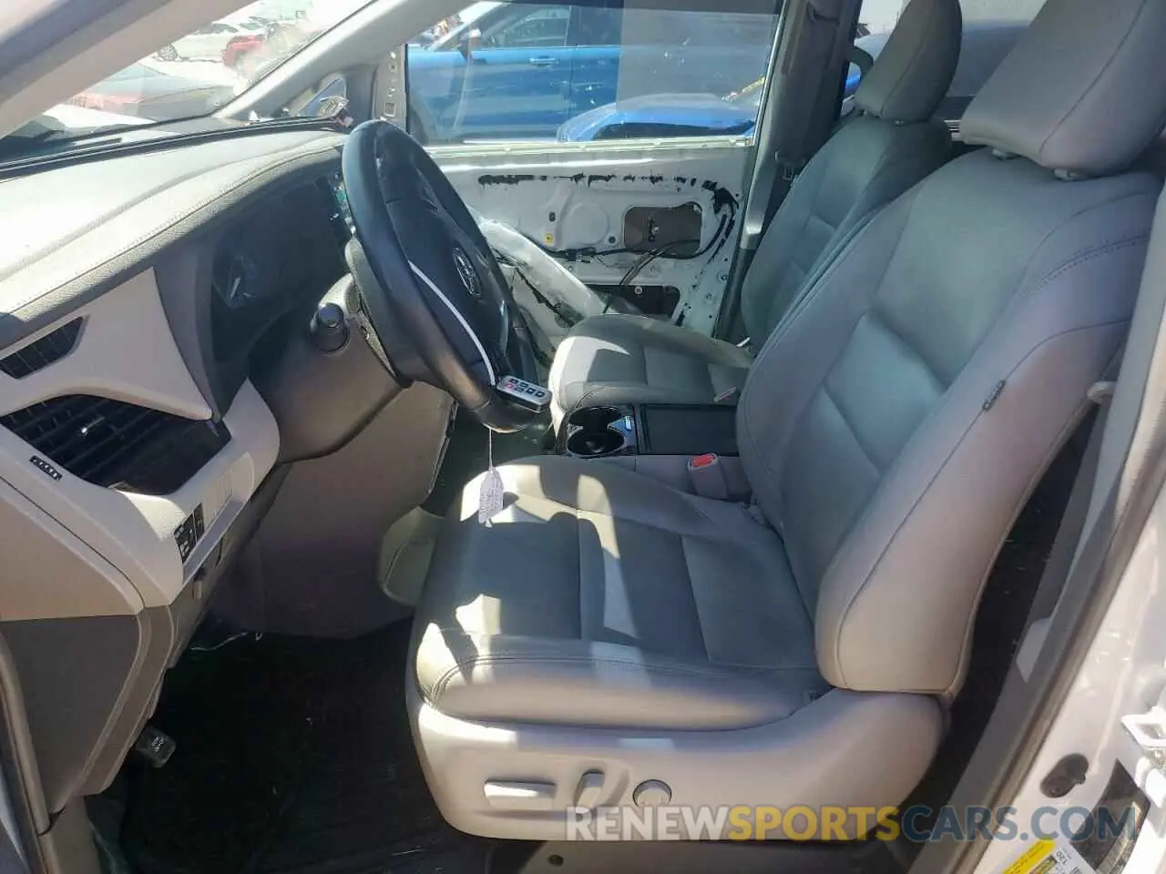 7 Photograph of a damaged car 5TDYZ3DC1KS003150 TOYOTA All Models 2019