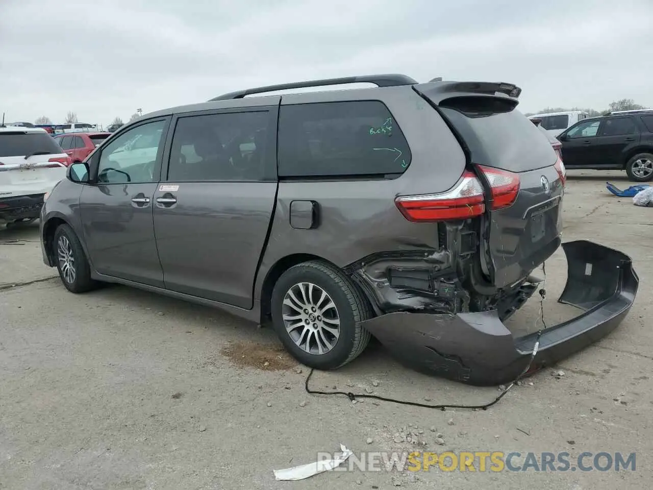 2 Photograph of a damaged car 5TDYZ3DC1KS015587 TOYOTA All Models 2019