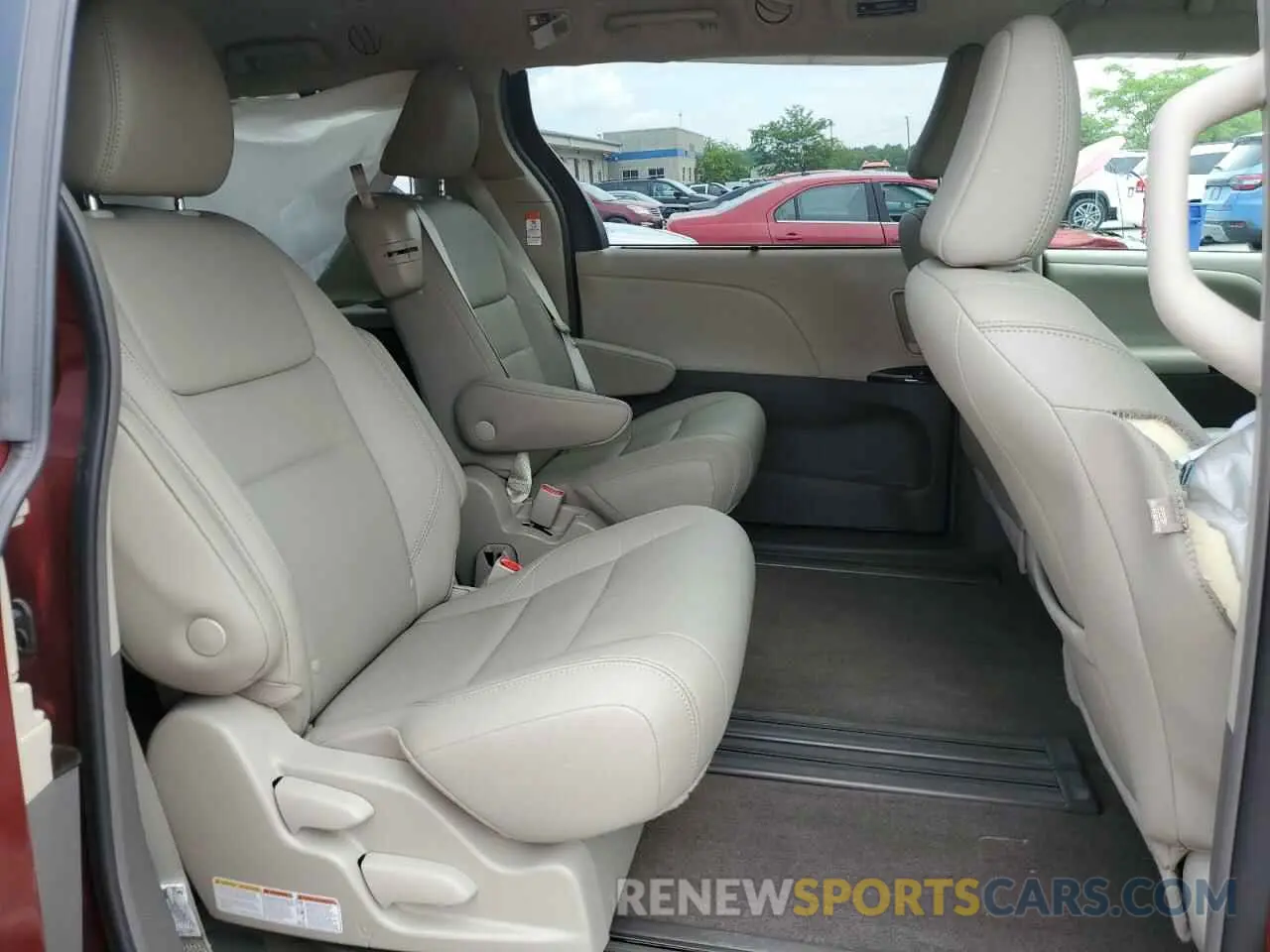 11 Photograph of a damaged car 5TDYZ3DC1KS971863 TOYOTA All Models 2019