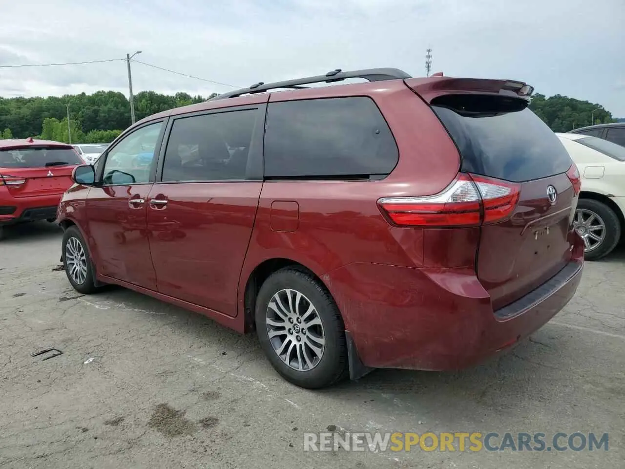 2 Photograph of a damaged car 5TDYZ3DC1KS971863 TOYOTA All Models 2019