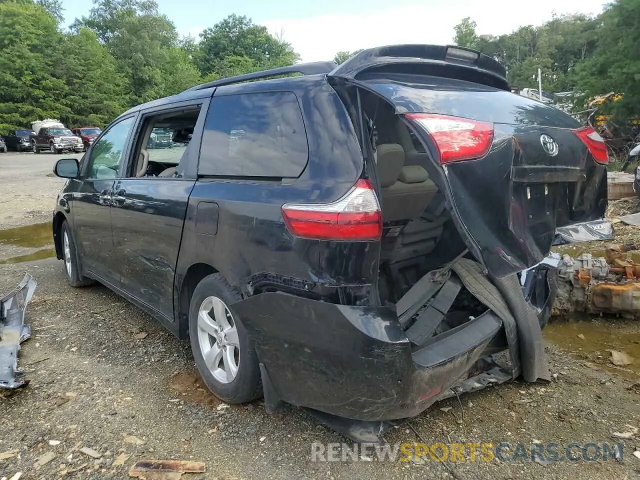 2 Photograph of a damaged car 5TDYZ3DC1KS981549 TOYOTA All Models 2019