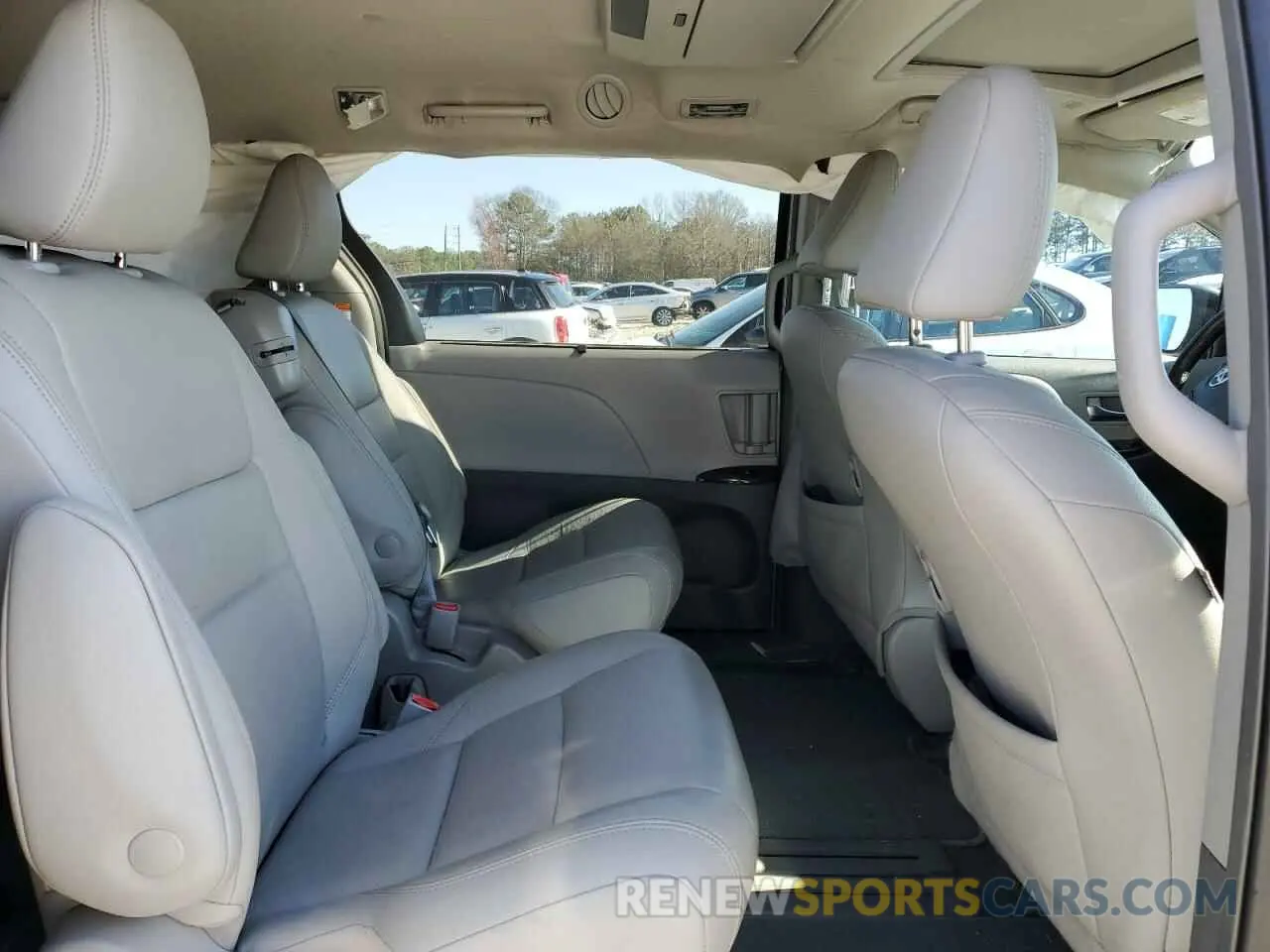 11 Photograph of a damaged car 5TDYZ3DC1KS987903 TOYOTA All Models 2019