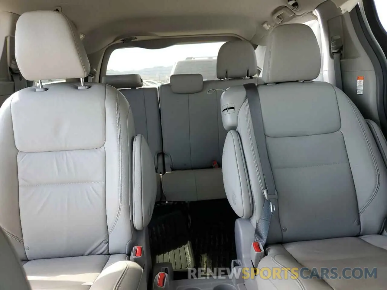 10 Photograph of a damaged car 5TDYZ3DC2KS007028 TOYOTA All Models 2019