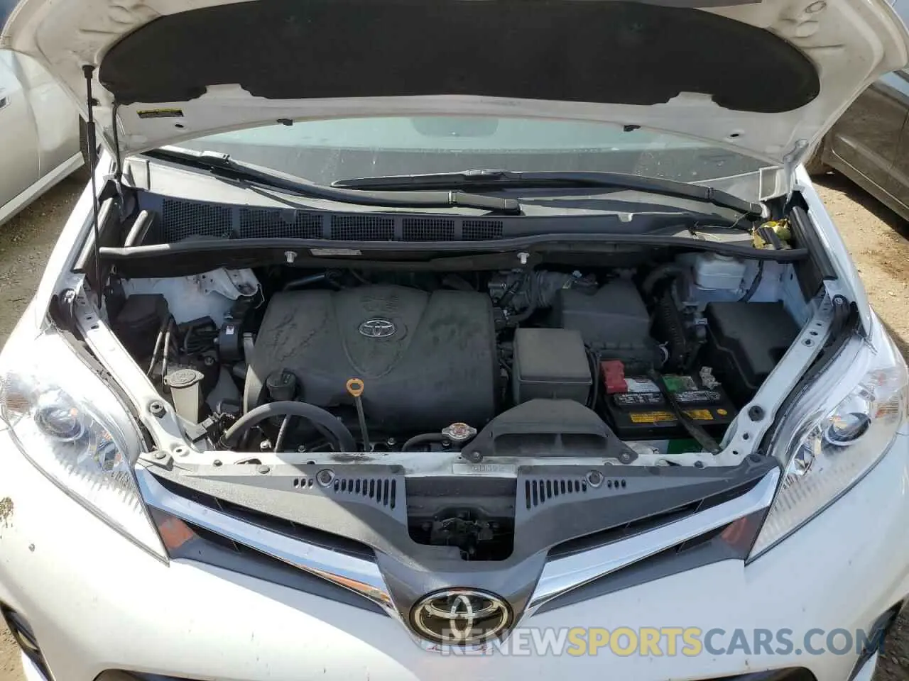 12 Photograph of a damaged car 5TDYZ3DC2KS007028 TOYOTA All Models 2019