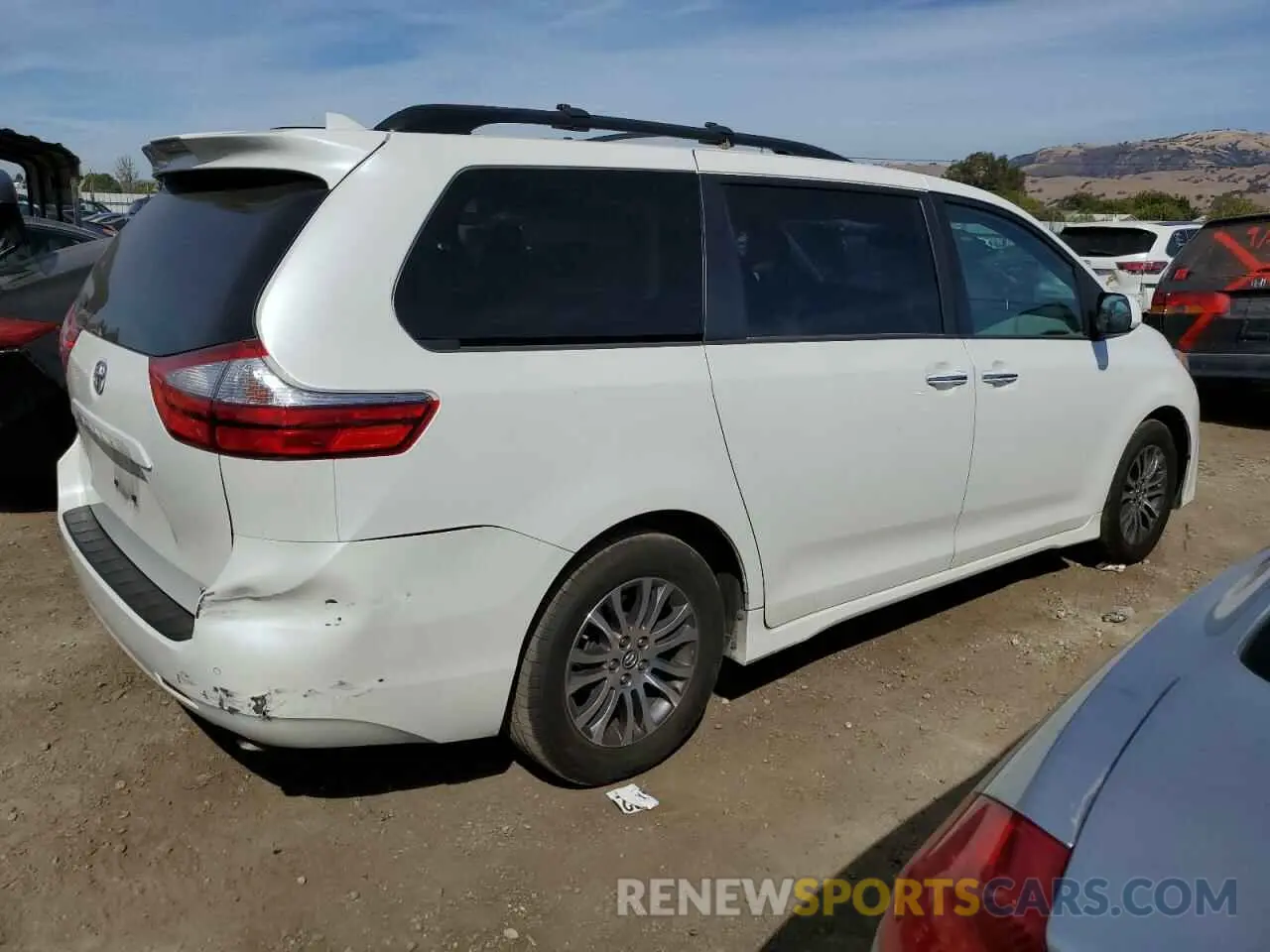 3 Photograph of a damaged car 5TDYZ3DC2KS007028 TOYOTA All Models 2019