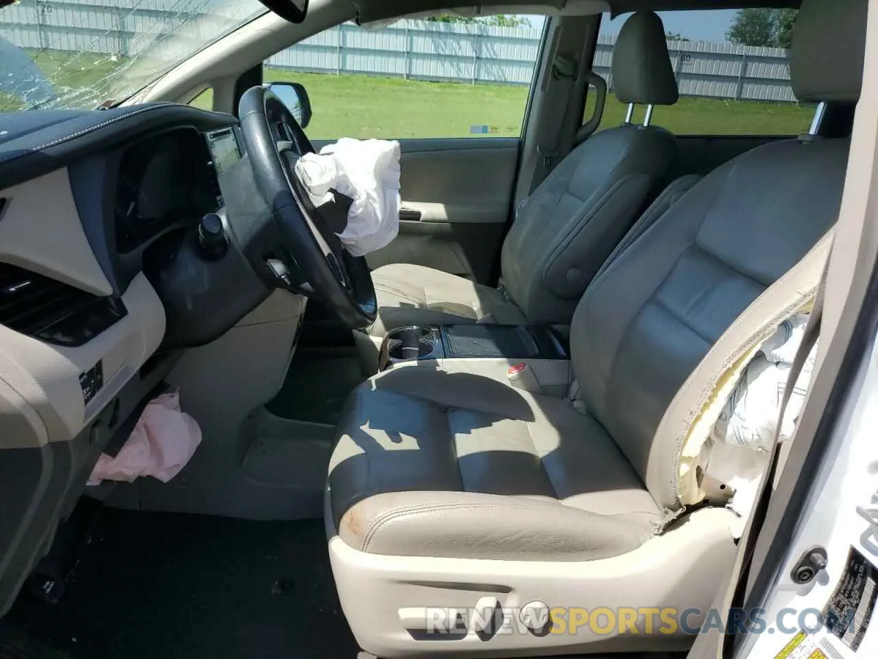 7 Photograph of a damaged car 5TDYZ3DC2KS994570 TOYOTA All Models 2019