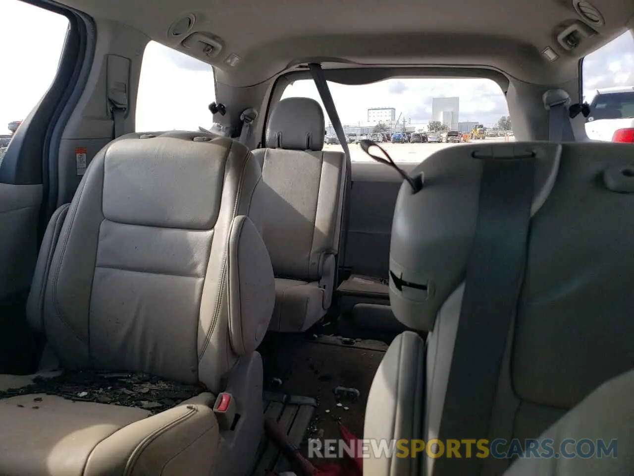 10 Photograph of a damaged car 5TDYZ3DC3KS971766 TOYOTA All Models 2019