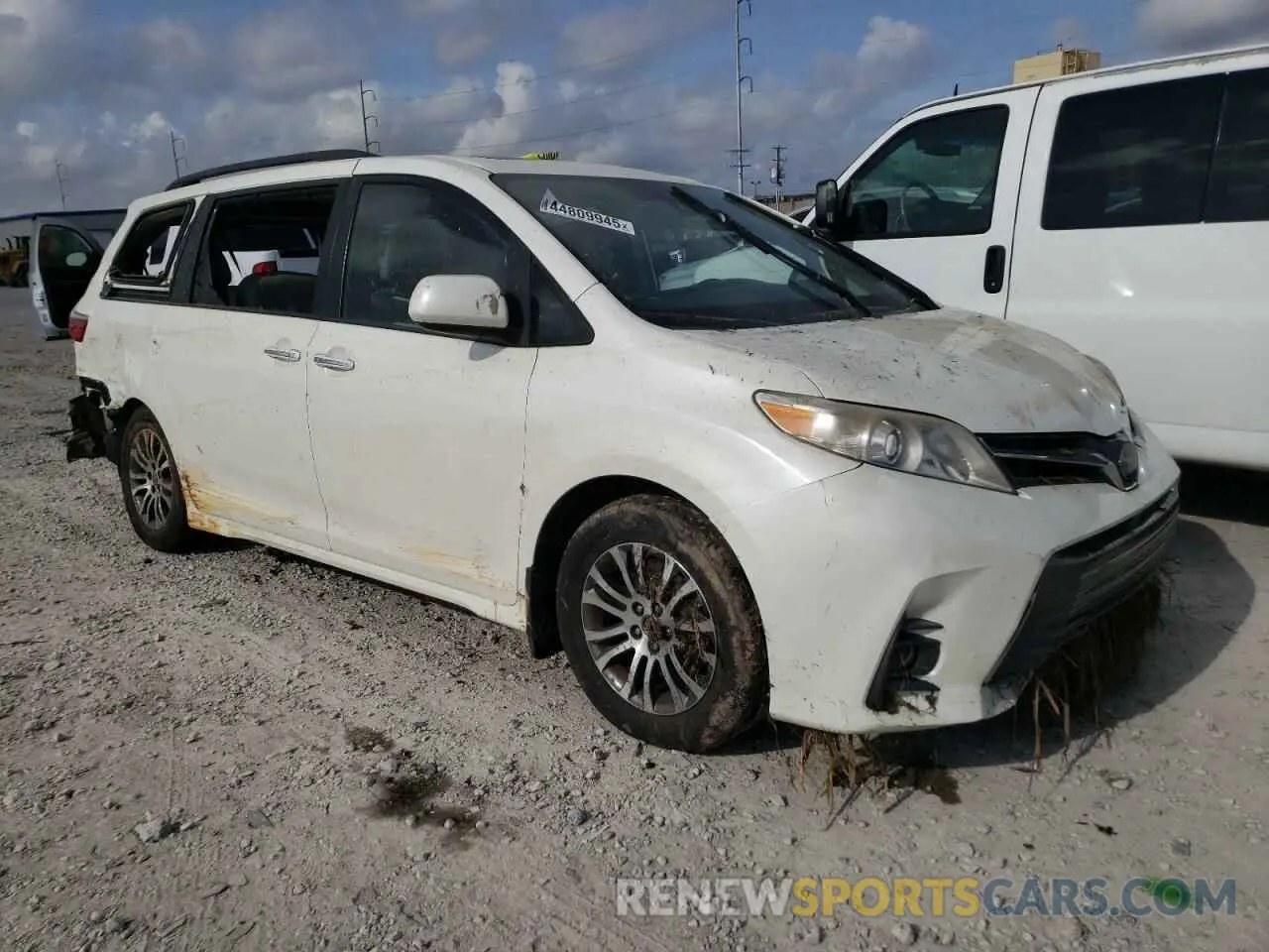 4 Photograph of a damaged car 5TDYZ3DC3KS971766 TOYOTA All Models 2019
