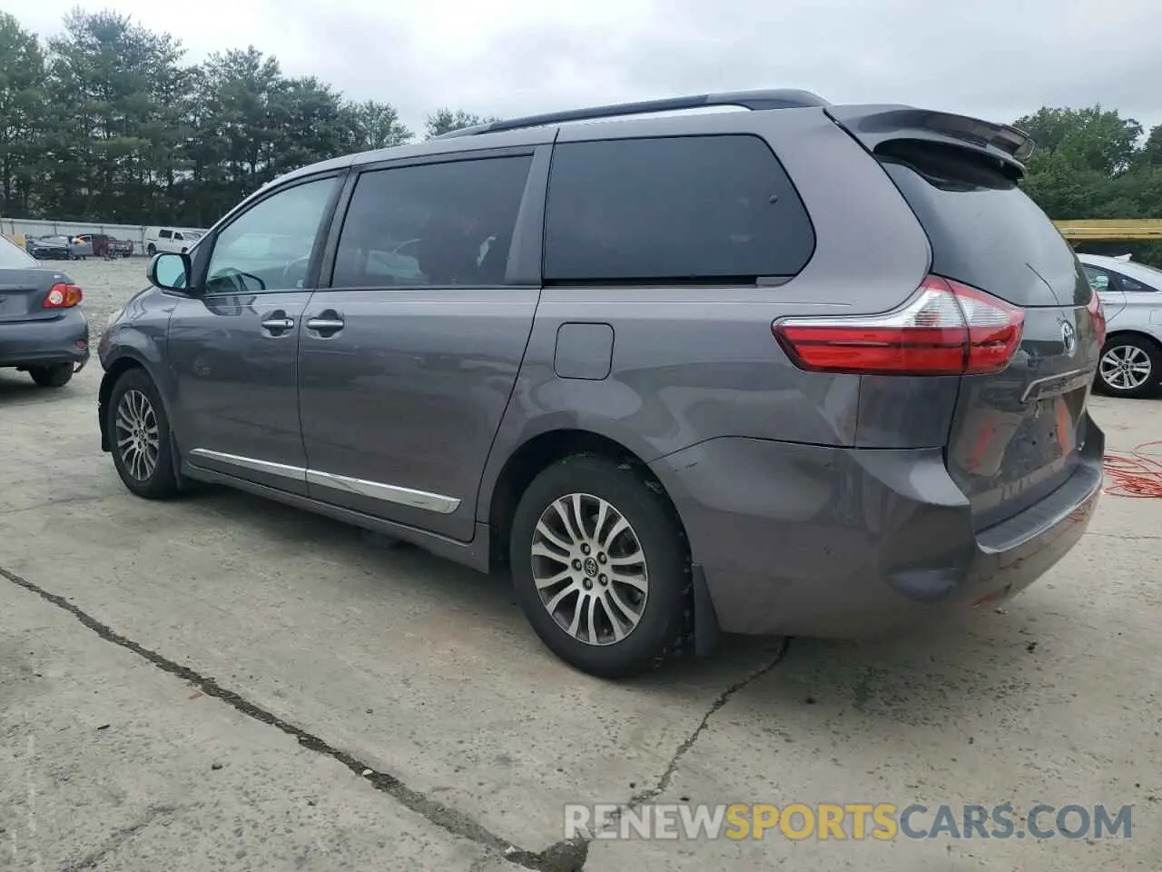 2 Photograph of a damaged car 5TDYZ3DC3KS981701 TOYOTA All Models 2019
