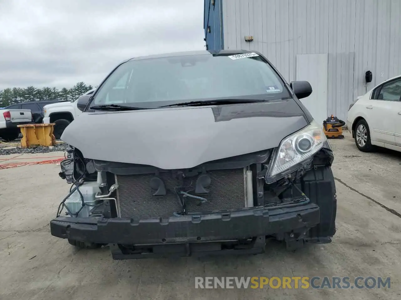 5 Photograph of a damaged car 5TDYZ3DC3KS981701 TOYOTA All Models 2019