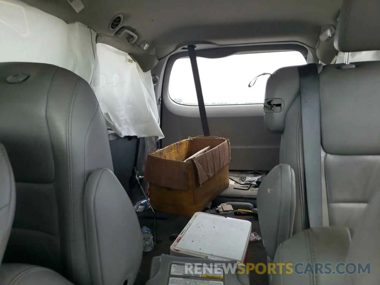 10 Photograph of a damaged car 5TDYZ3DC4KS976877 TOYOTA All Models 2019