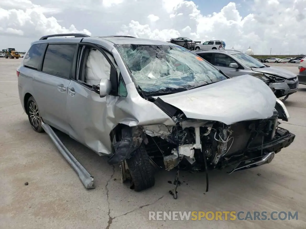4 Photograph of a damaged car 5TDYZ3DC4KS976877 TOYOTA All Models 2019