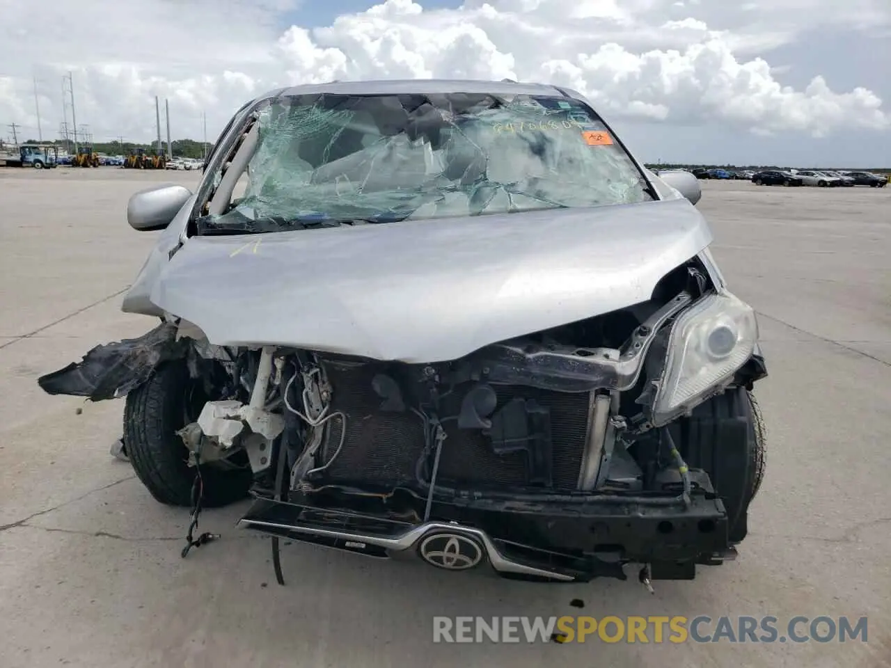 5 Photograph of a damaged car 5TDYZ3DC4KS976877 TOYOTA All Models 2019