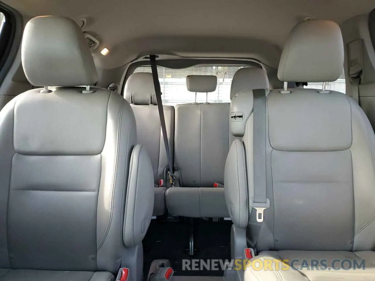 10 Photograph of a damaged car 5TDYZ3DC6KS017299 TOYOTA All Models 2019