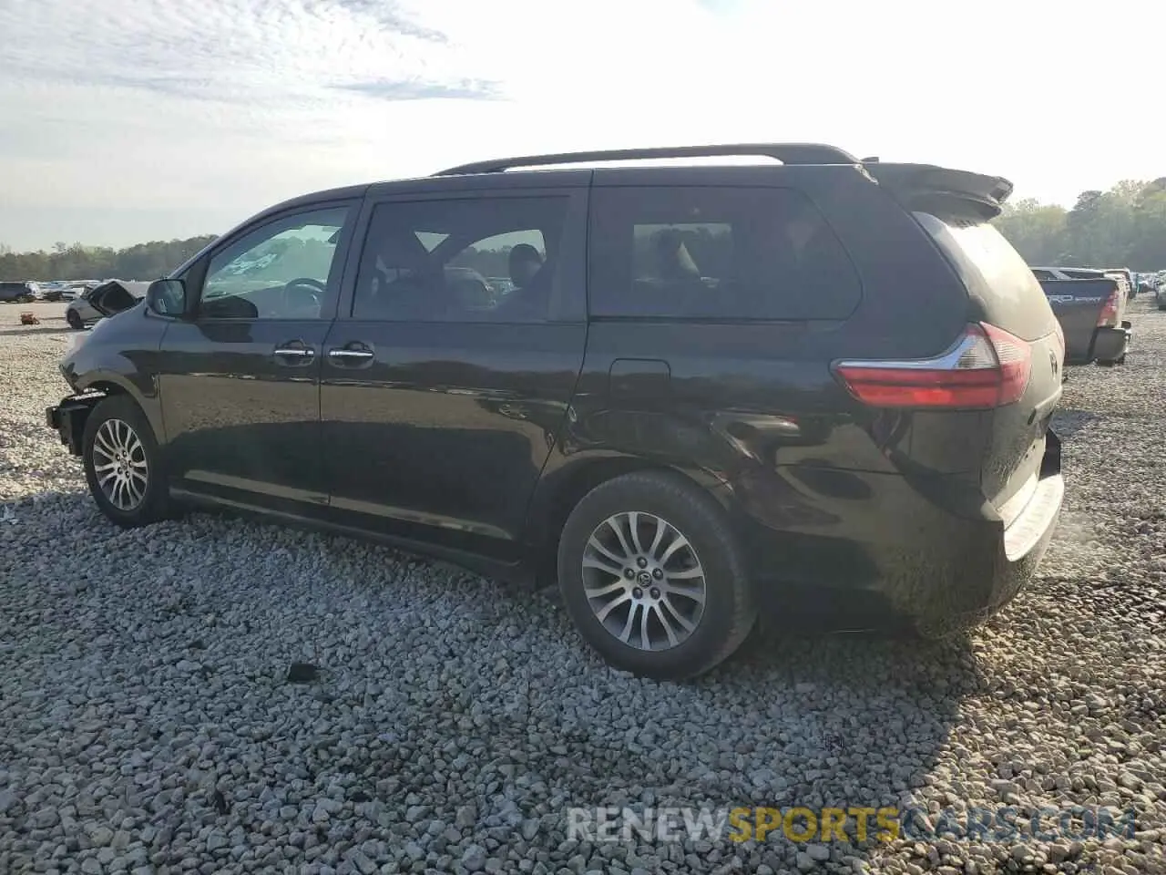 2 Photograph of a damaged car 5TDYZ3DC6KS017299 TOYOTA All Models 2019