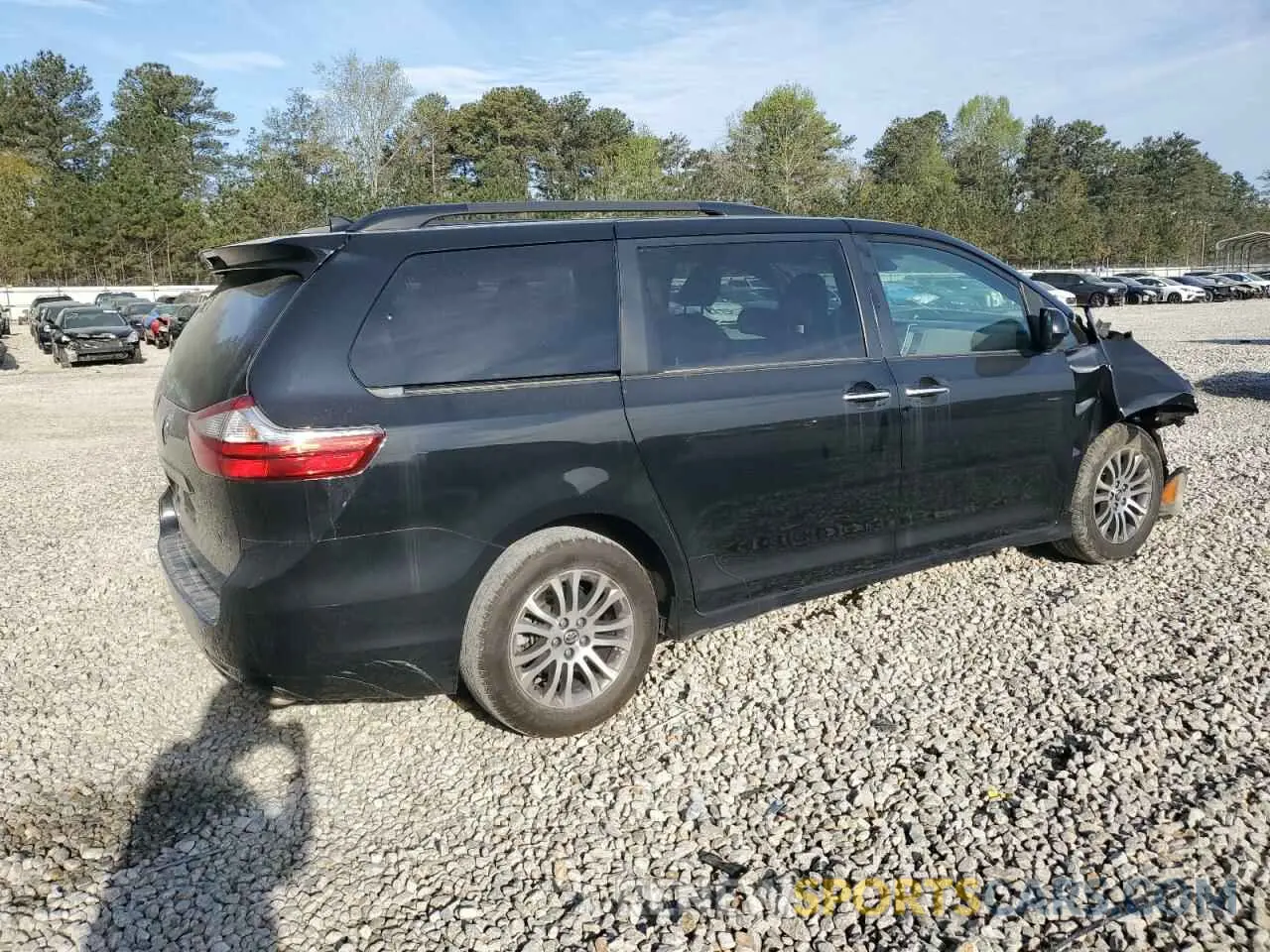 3 Photograph of a damaged car 5TDYZ3DC6KS017299 TOYOTA All Models 2019