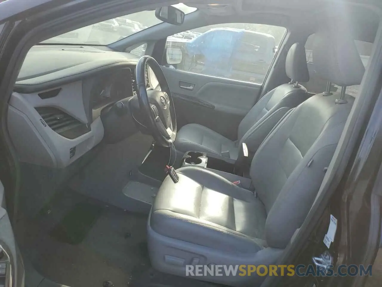 7 Photograph of a damaged car 5TDYZ3DC6KS017299 TOYOTA All Models 2019