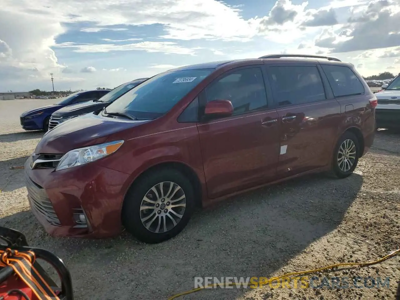 1 Photograph of a damaged car 5TDYZ3DC6KS967808 TOYOTA All Models 2019