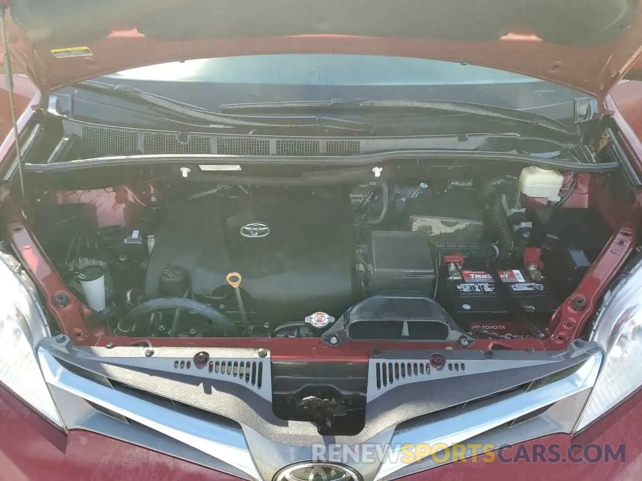 12 Photograph of a damaged car 5TDYZ3DC6KS967808 TOYOTA All Models 2019