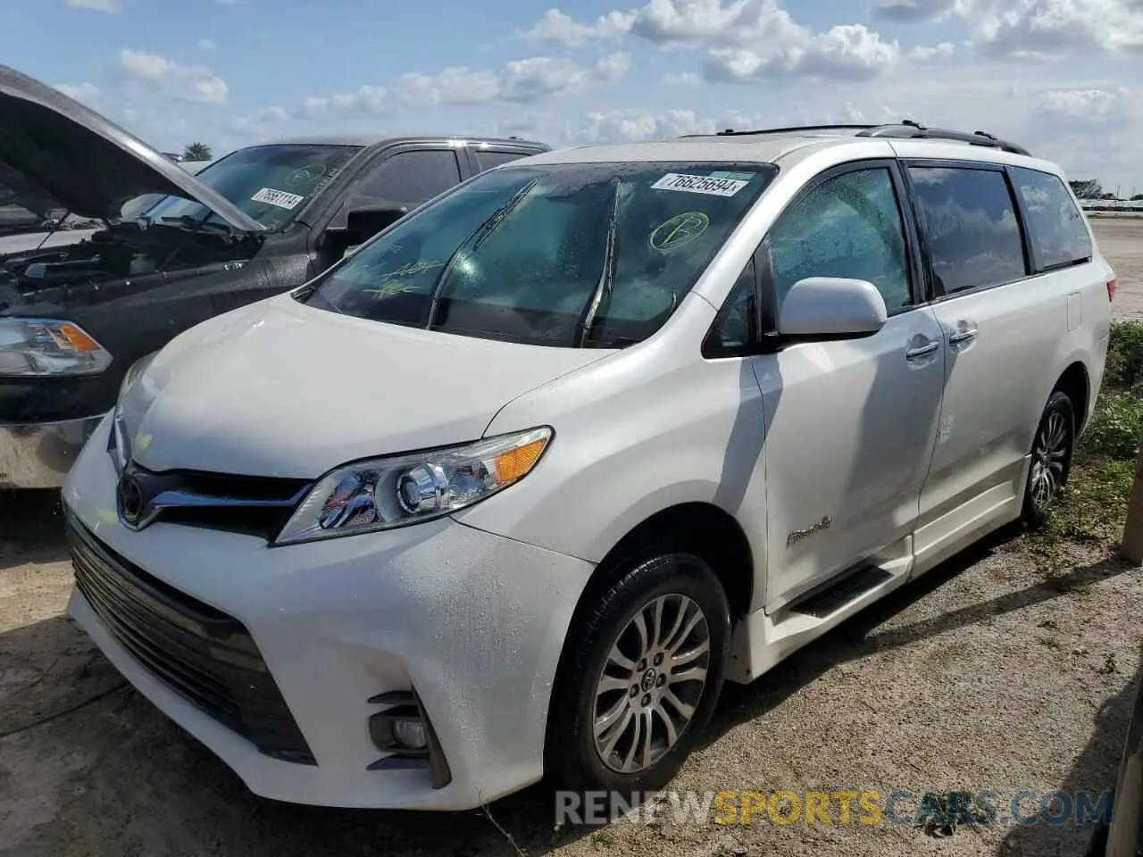 1 Photograph of a damaged car 5TDYZ3DC6KS979019 TOYOTA All Models 2019