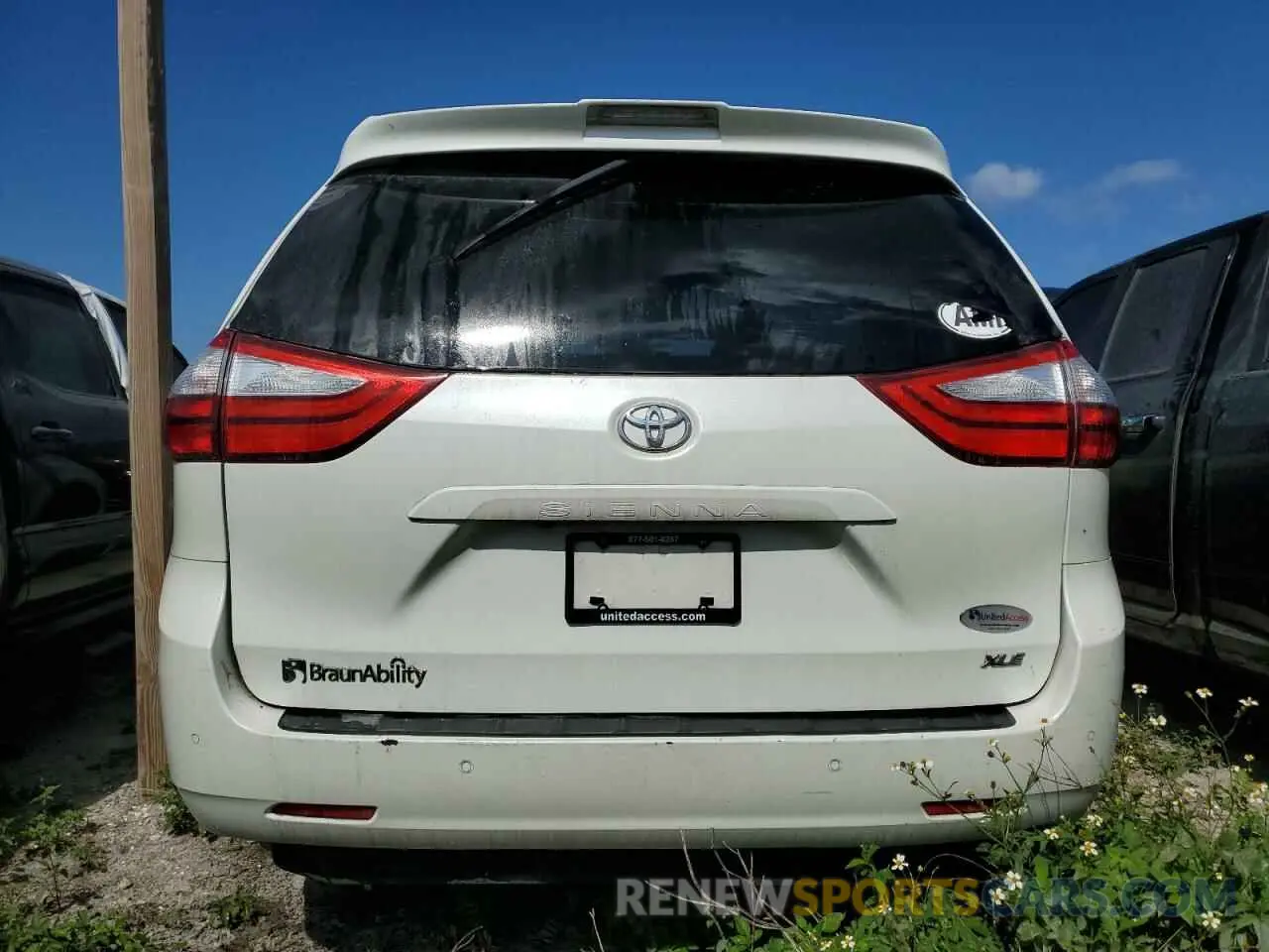6 Photograph of a damaged car 5TDYZ3DC6KS979019 TOYOTA All Models 2019