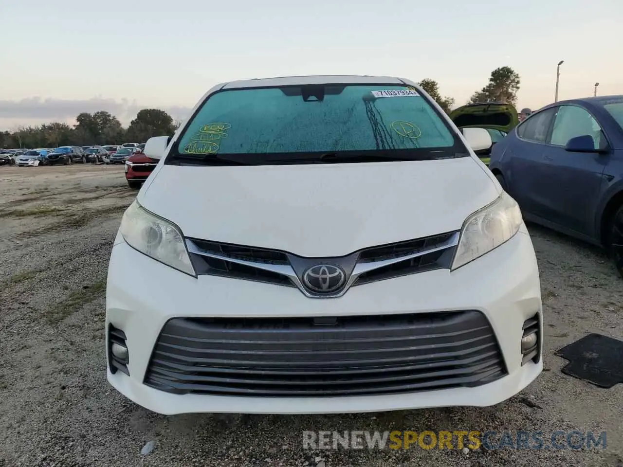 5 Photograph of a damaged car 5TDYZ3DC6KS981160 TOYOTA All Models 2019