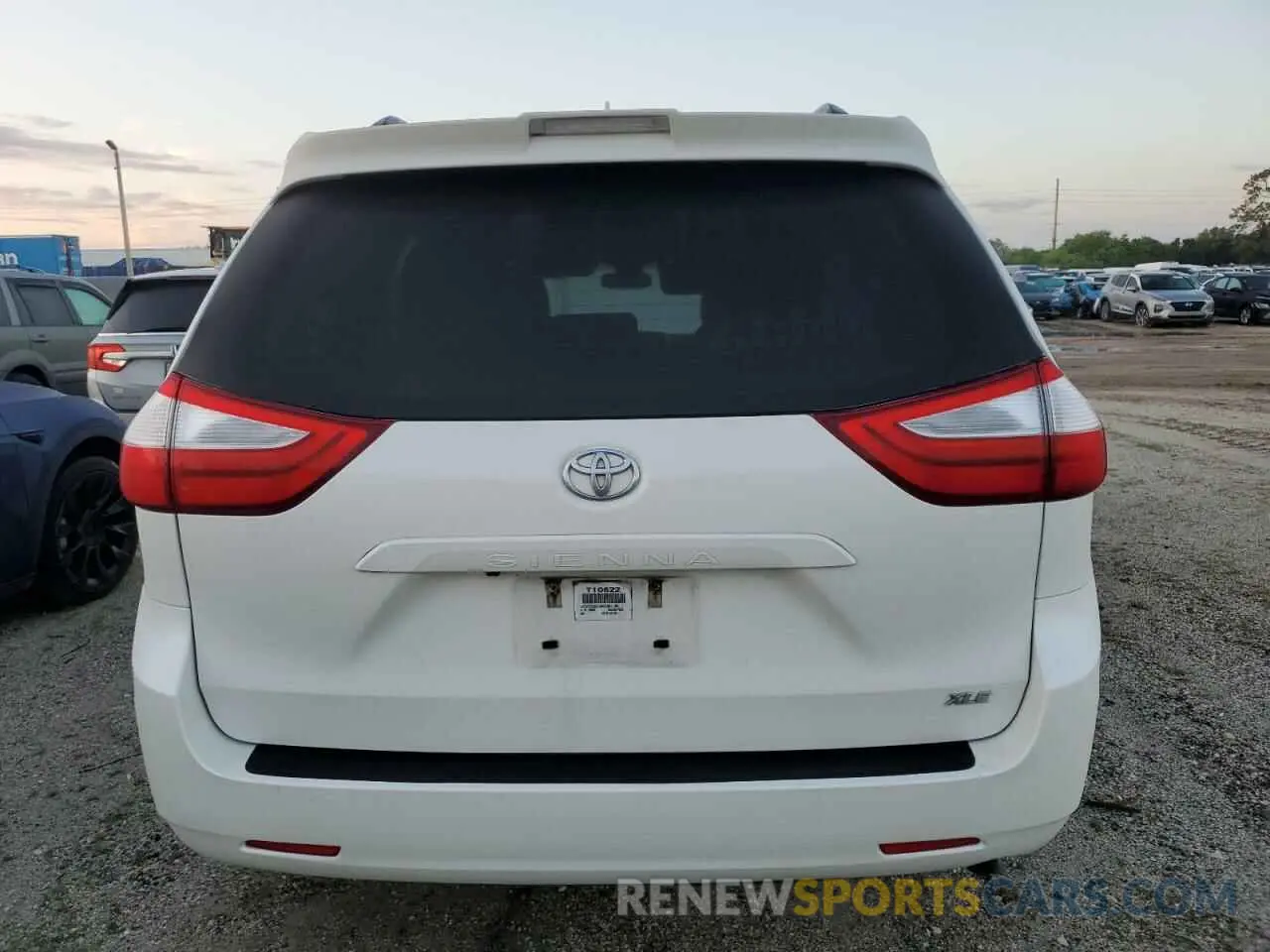 6 Photograph of a damaged car 5TDYZ3DC6KS981160 TOYOTA All Models 2019