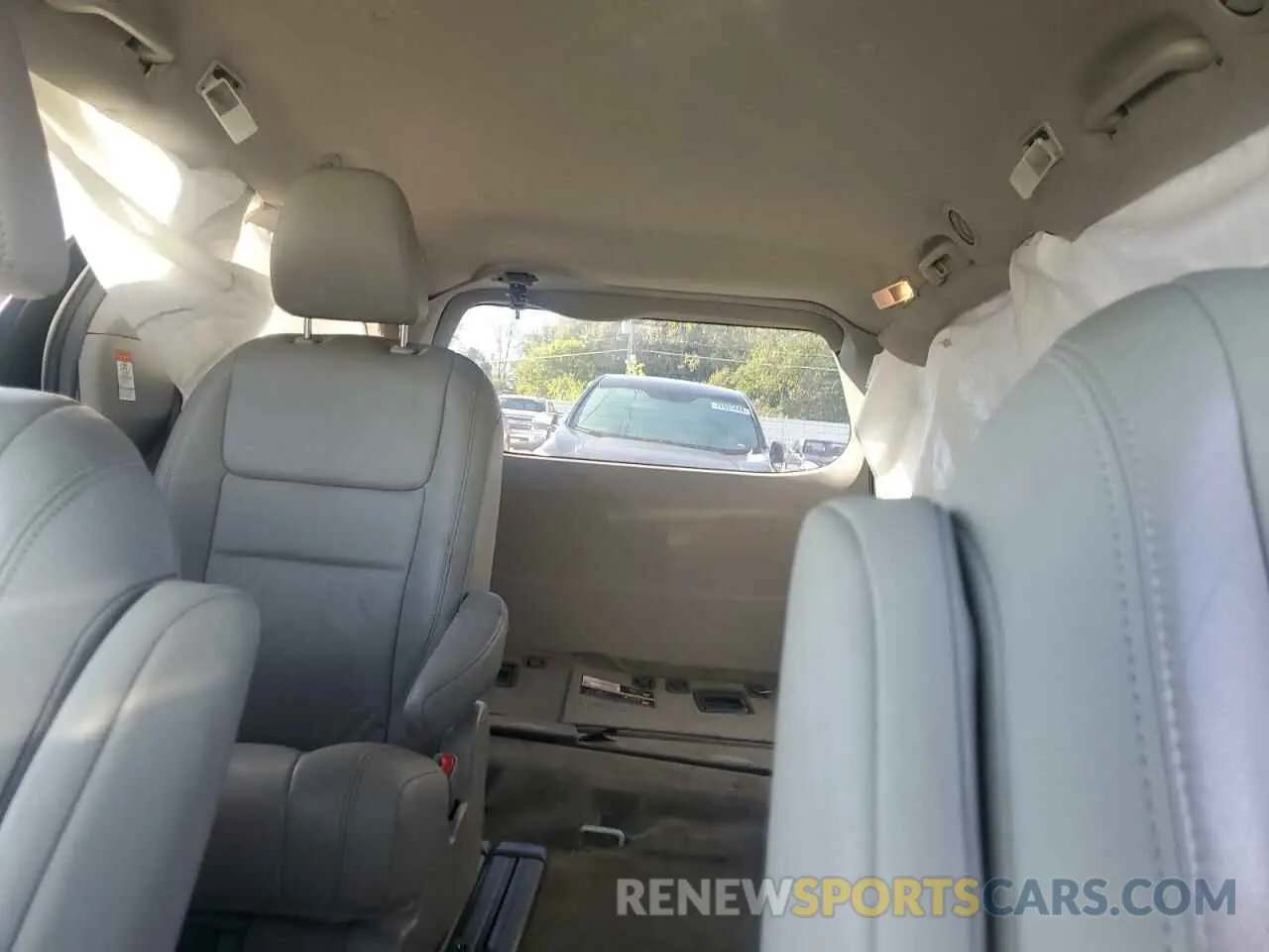 10 Photograph of a damaged car 5TDYZ3DC7KS968806 TOYOTA All Models 2019