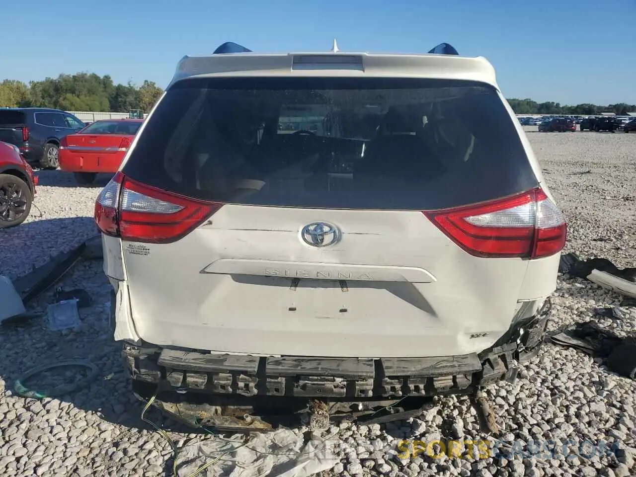 6 Photograph of a damaged car 5TDYZ3DC7KS968806 TOYOTA All Models 2019