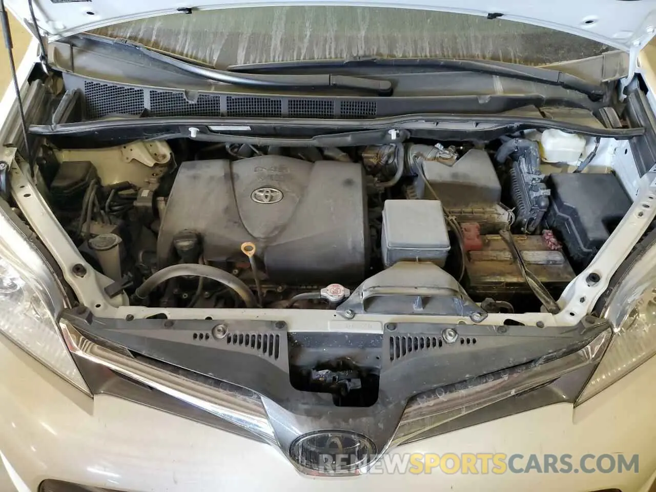 12 Photograph of a damaged car 5TDYZ3DC7KS995469 TOYOTA All Models 2019