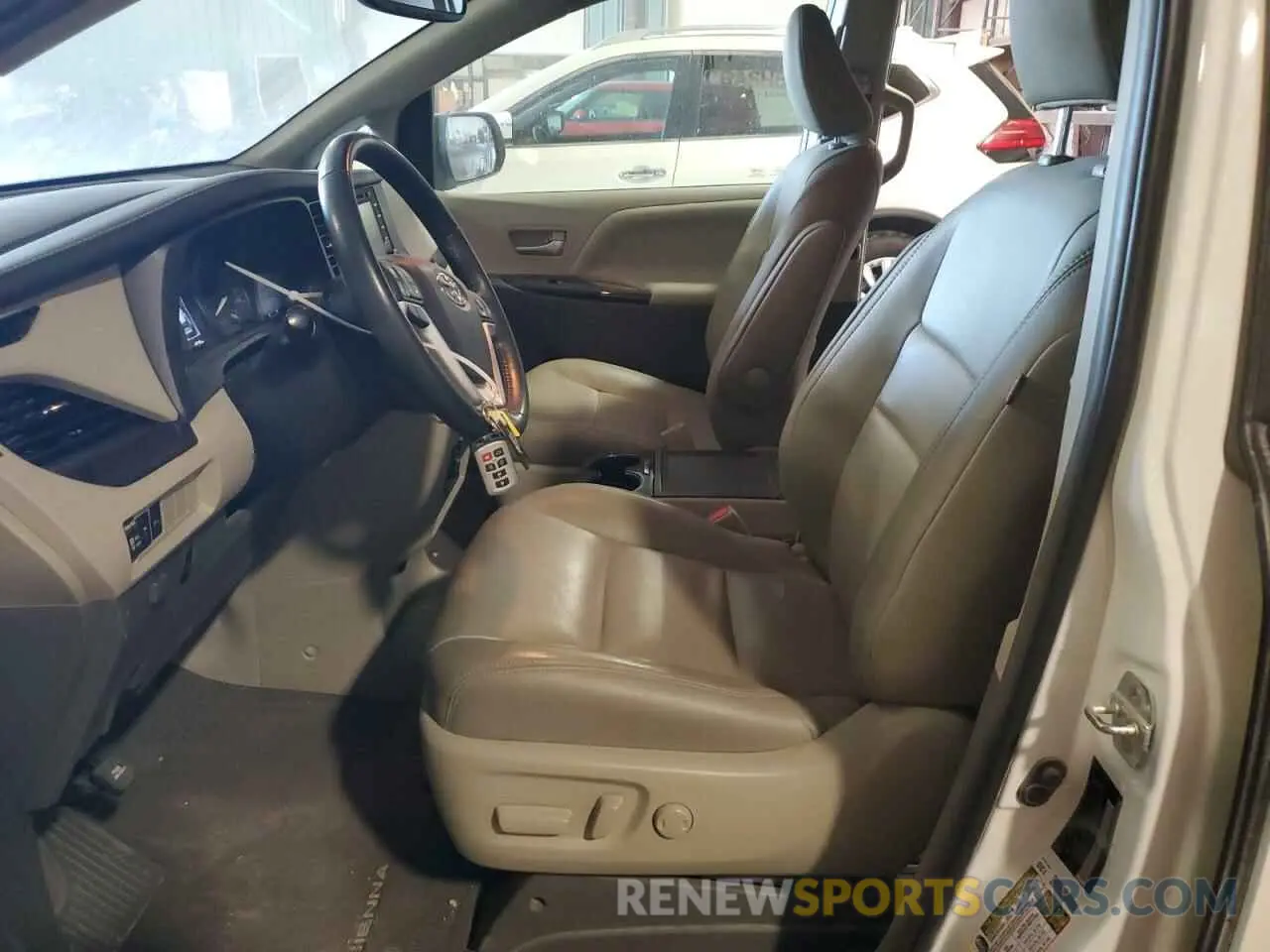 7 Photograph of a damaged car 5TDYZ3DC7KS995469 TOYOTA All Models 2019
