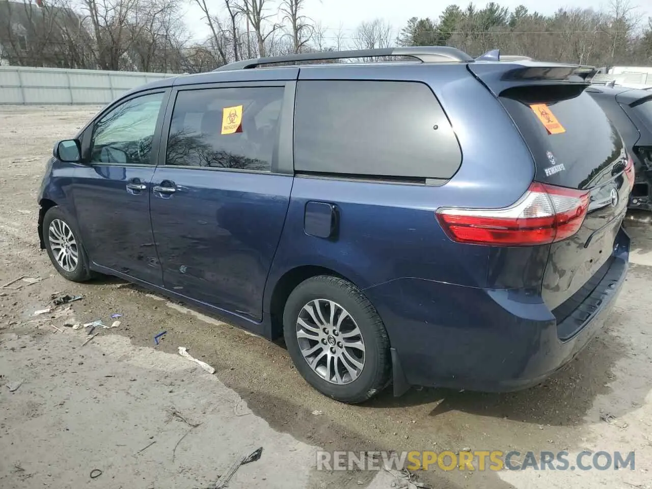 2 Photograph of a damaged car 5TDYZ3DC8KS020902 TOYOTA All Models 2019