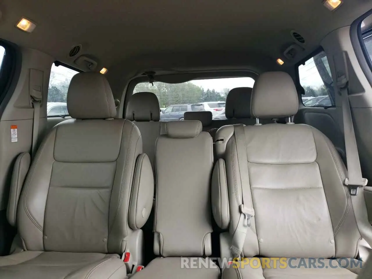 10 Photograph of a damaged car 5TDYZ3DC8KS978485 TOYOTA All Models 2019