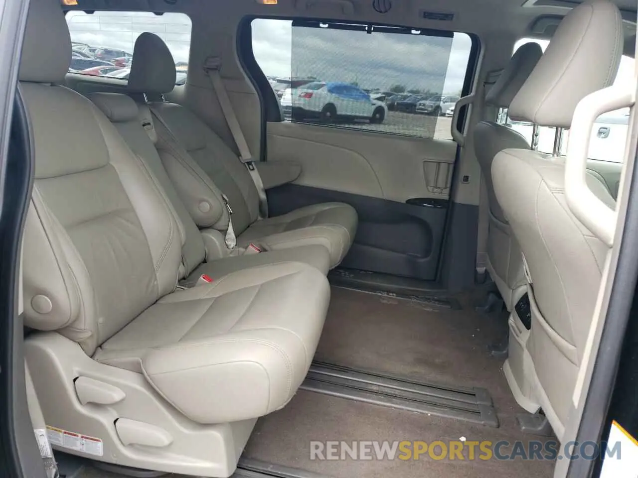 11 Photograph of a damaged car 5TDYZ3DC8KS978485 TOYOTA All Models 2019