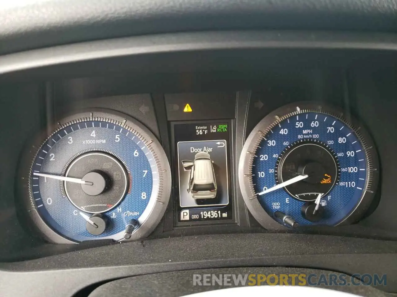 9 Photograph of a damaged car 5TDYZ3DC8KS978485 TOYOTA All Models 2019