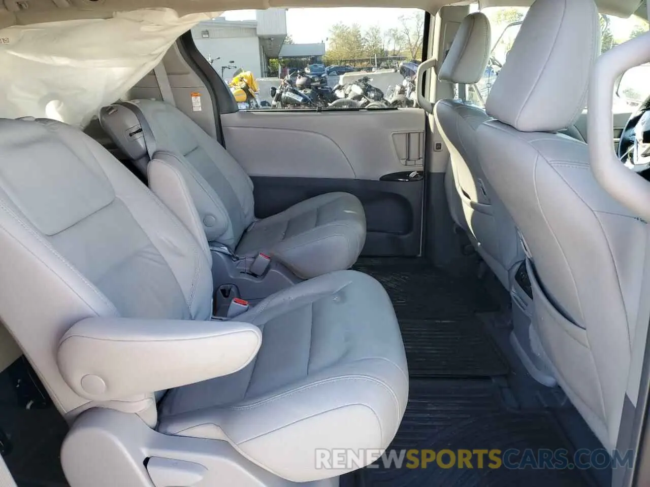 11 Photograph of a damaged car 5TDYZ3DC8KS986781 TOYOTA All Models 2019